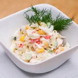 餐厅菜蟹肉沙拉照片