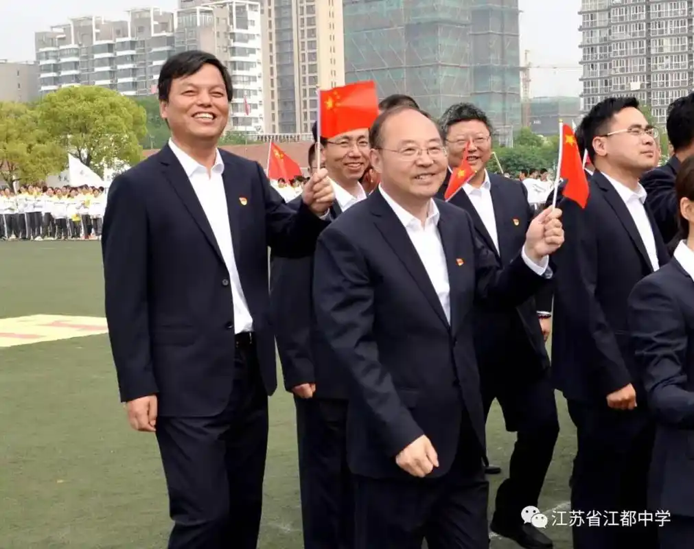 校园风铃丨江都中学举行江中之歌快闪活动