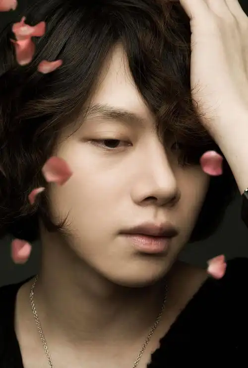 急求金希澈分辨率图1500*3000以上