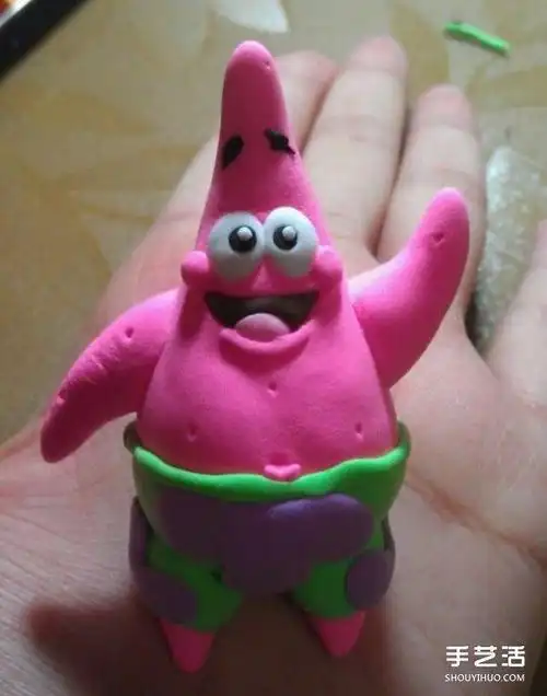 用橡皮泥制作派大星的详细教程,步骤简单,一起来做做看吧~先用橡皮泥