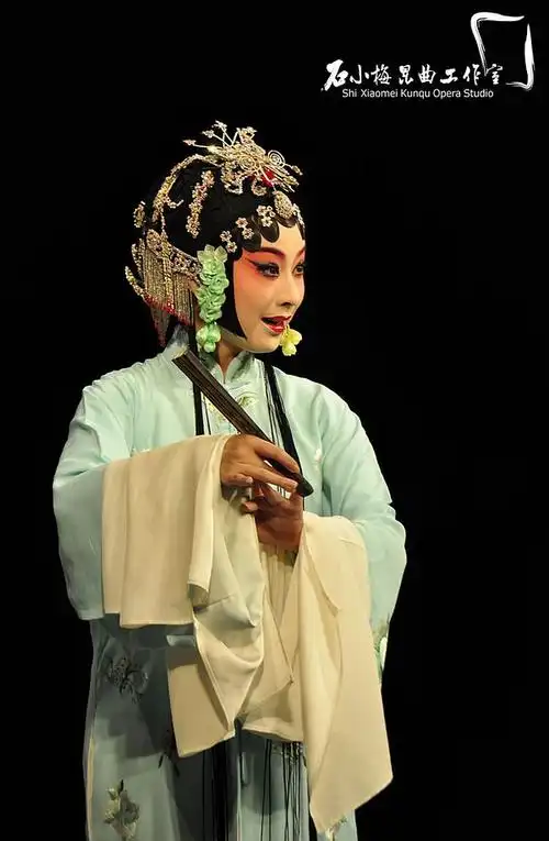 杜丽娘-罗晨雪饰 春香-陶一春饰