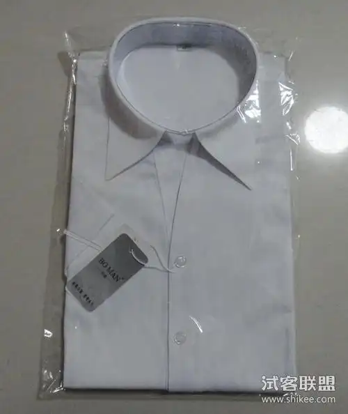 或是这样子的:衬衫外包装瞬间让衬衣掉价,一点也体现不出它的价值来