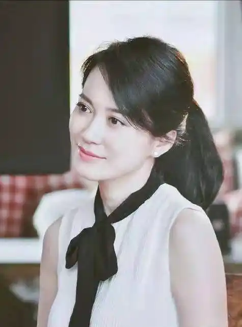 亦弘评论:惊鸿仙子俞飞鸿,美的岁月在她脸上看不到痕迹_美貌_什么