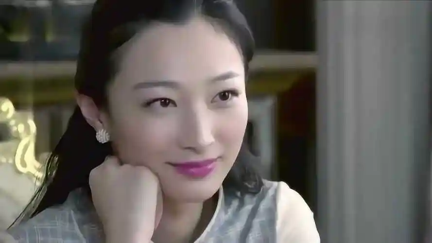 黑狐之风影女特务与小伙接头哪知女特务看到小伙眼神都变了