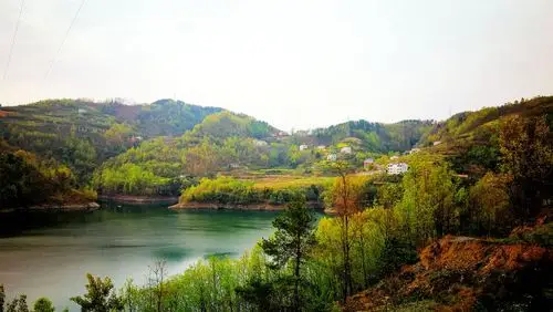 春天安康旅行记之二:走瀛湖,访流水,游览陕南特色风光!