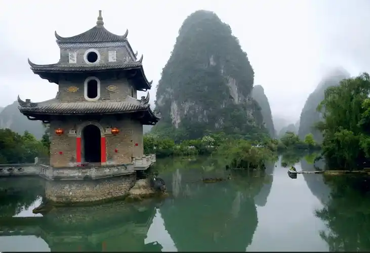 广西靖西市百年古镇,风景秀丽不输桂林,民风淳朴倍感亲切