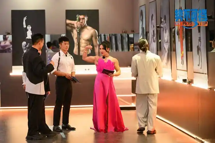 《势不可挡》首播,刷新国产综艺新高度,再也不是吃喝玩乐了_赵奕欢