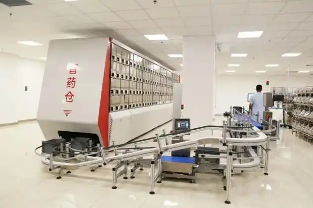 参观了东华原医疗中药饮片智能调剂系统和人工配药区