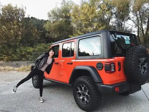 如何看待女人开路虎霸道等大型越野车