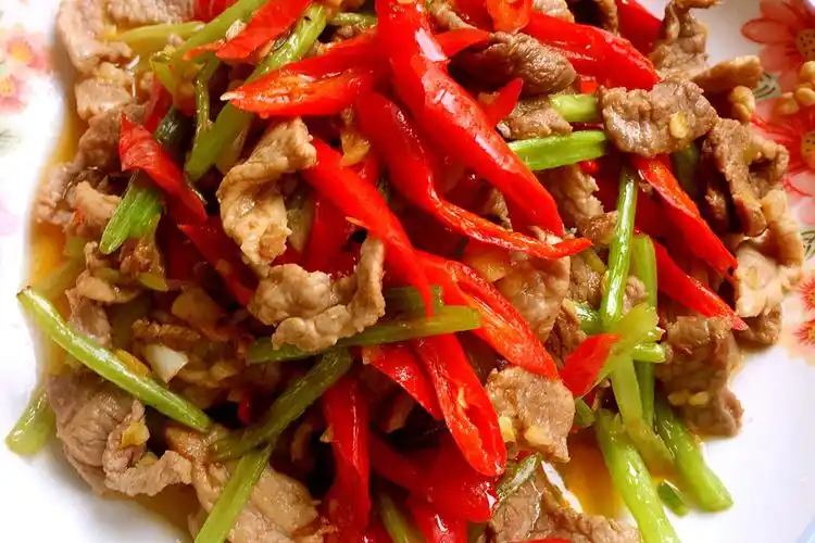 肉丝炒辣椒的家常做法『肉丝炒辣椒的家常做法大全』 - 鲲鹏百科知识