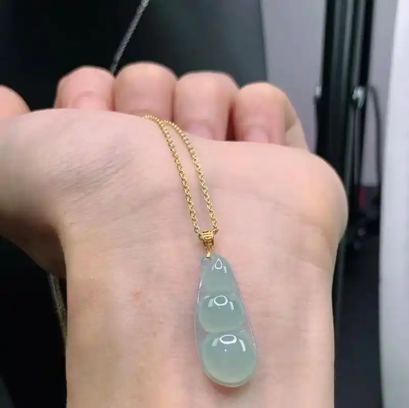 明码标价899.明码标价,甜色翡翠 18k金扣头镶嵌,缅甸天 - 抖音