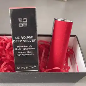 纪梵希唇膏包装