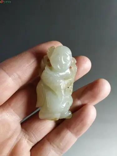 明代和田玉雕人物