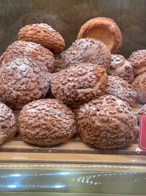 今天又买了他们家的大泡芙.几乎每次过来都要买