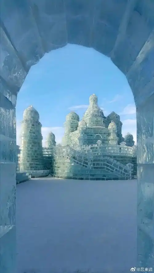 这里不是芬兰,也不是俄罗斯,这是我国哈尔滨冰雪大世界,听说今年