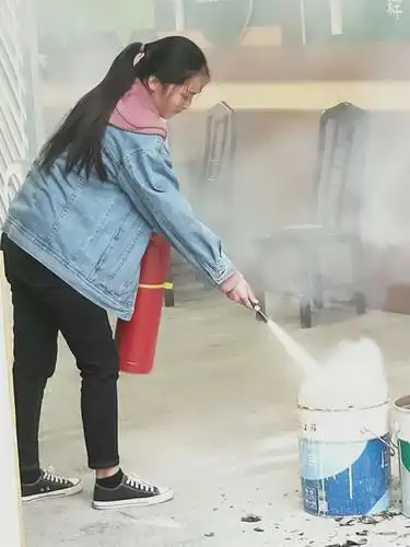 潢川县迪贝儿双语幼儿园举行消防应急疏散演练活动