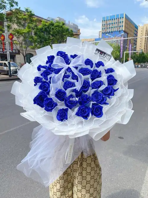 33支蓝色妖姬花束