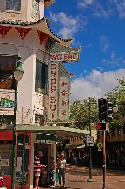 波士顿唐人街波士顿的唐人街位于城市中心,距波士顿公园只有几街区之