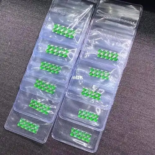 老坑高冰玻璃种阳绿小蛋面顶珠