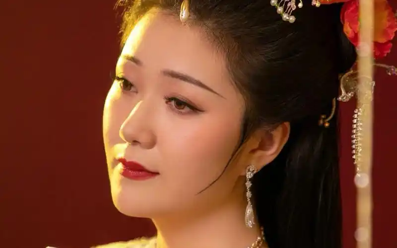 只有朱琳老师的女儿国国王是我我爸爸我爷爷都想娶的女人吧