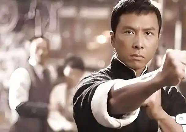 历史上真正的叶问身材矮小爱抽鸦片和逛妓院从未与日寇打擂