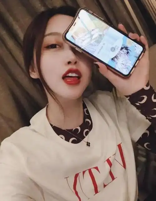 与55开卢本伟分手后,赵梦玥发布长文回归,曾因卖三无产品退网-悠哉