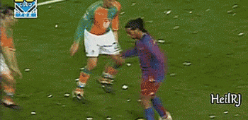 小罗精彩进球视频动图(永远的足球精灵 带你重温小罗的华丽技巧秀)