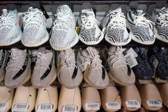 鞋贩子大单:阿迪5000w美金一次性打包出售53万双「yeezy 350」!