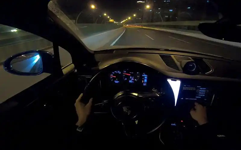 第一视角 柏林音乐台 用保时捷的柏林之声音响来享受下这首高雅的歌曲