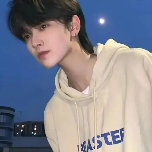 一组氛围感男生头像