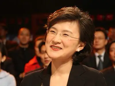 请问这个央视女主持人叫什么名字?