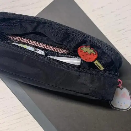 1.笔袋来自@无印良品muji 是欧阳娜娜同款的那一款 放