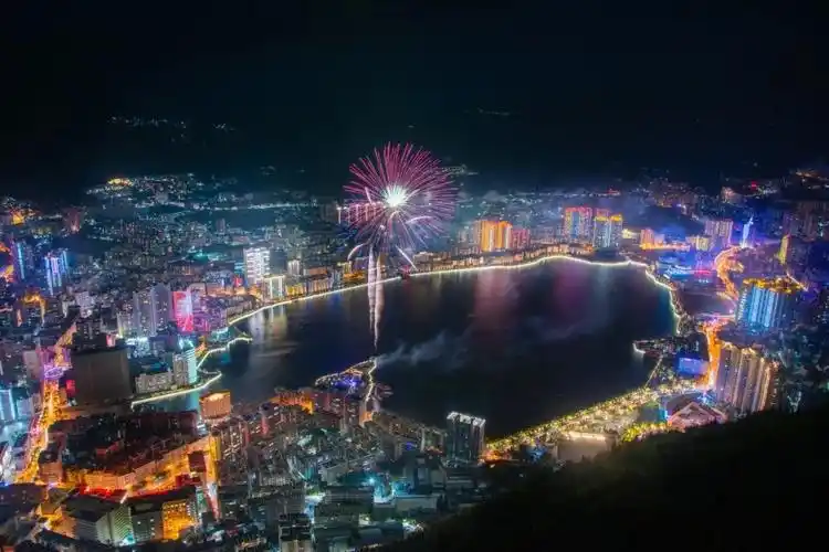 约起跨年夜个旧将上演浪漫烟花秀燃放时间就在