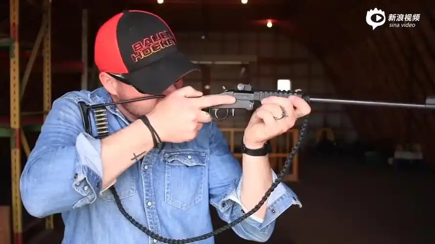 外国大叔测评小獾点22口径生存步枪