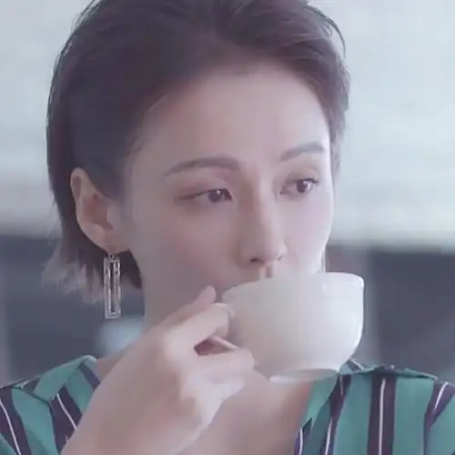 《我们不能是朋友》 〈袁艾菲-头像〉 二传请dt.朝歌