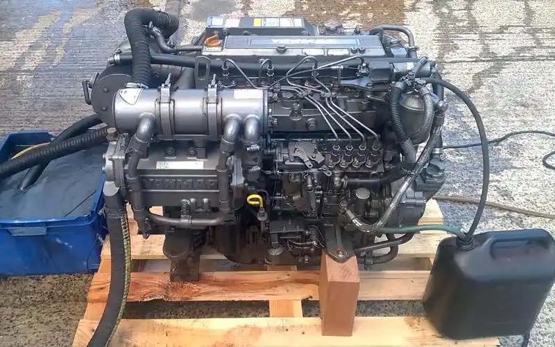 yanmar【洋马】 4lha-stp 240hp 4缸船用柴油机展示!