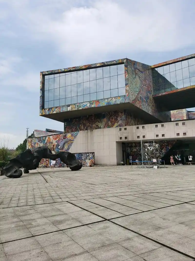 陪孩子来四川美术馆看画展[跳跳][跳跳][跳跳] - 抖音