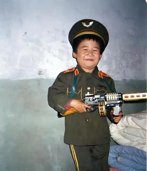 大张伟火爆央视春晚:成名路上泪水多,摆小摊的父母也伟大!