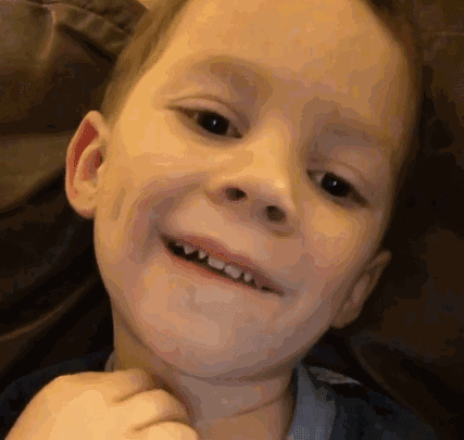 假笑戏精男孩gavin thomas表情包,老少皆宜斗图必备!