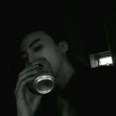 qq头像颓废男生无字黑白 喜闻乐见的生活