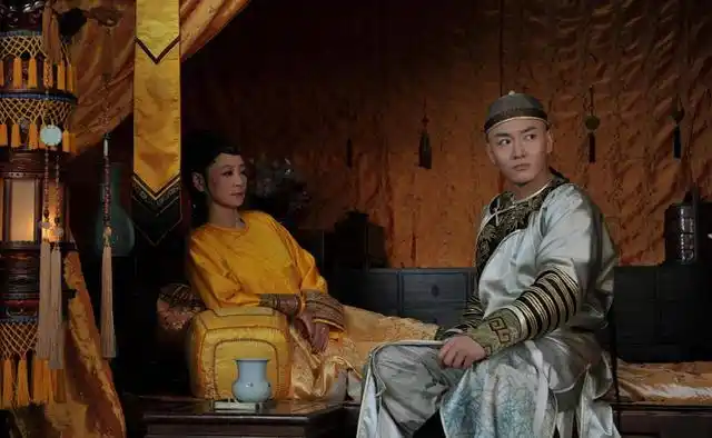 果郡王这个角色的扮演者是李东学,而这个角色是甄嬛传中非常重要的一