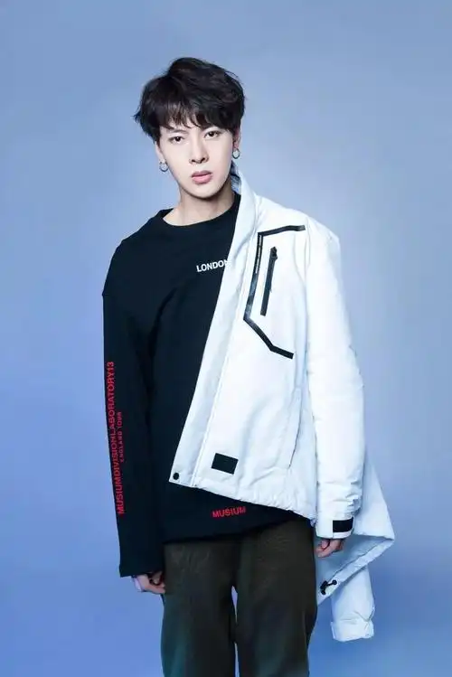 能歌善舞还会穿养鸡youngg用musiumdiv教你搭出秋冬最潮音乐人造型