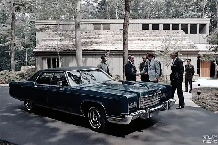 80年代美国黑帮必备!1979年林肯continental(大陆)