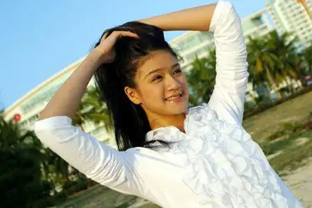 图文:吴英娜在大赛指定酒店尽享海风(1)