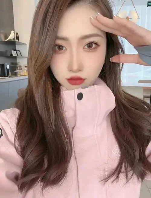 长发飘飘的小姐姐自拍美图合集分享展示