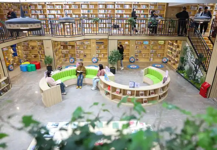 湖北襄阳旧厂房变身城市书屋