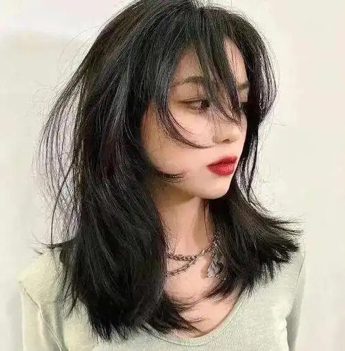 2022最火发型直发层次感,要做一下不一样的自己