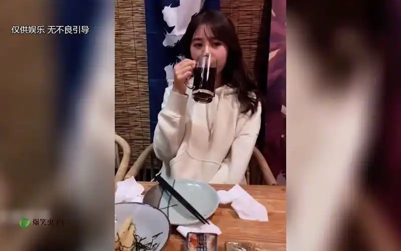 盘点女生喝多后的迷惑行为,喝酒适可而止,喝多后丑态百出