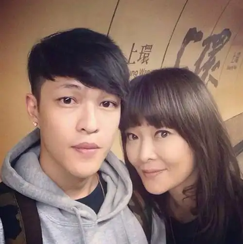 邓紫棋男友不忿被指懦夫晒图暗讽不跟蠢人争辩网友迟早要分