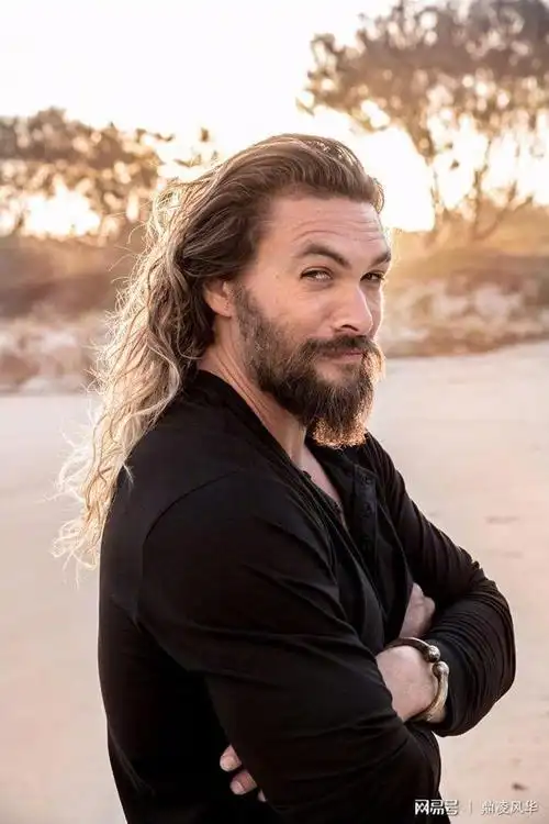 正义联盟海王最新写真犀利哥笑起来真美内含剧透慎入